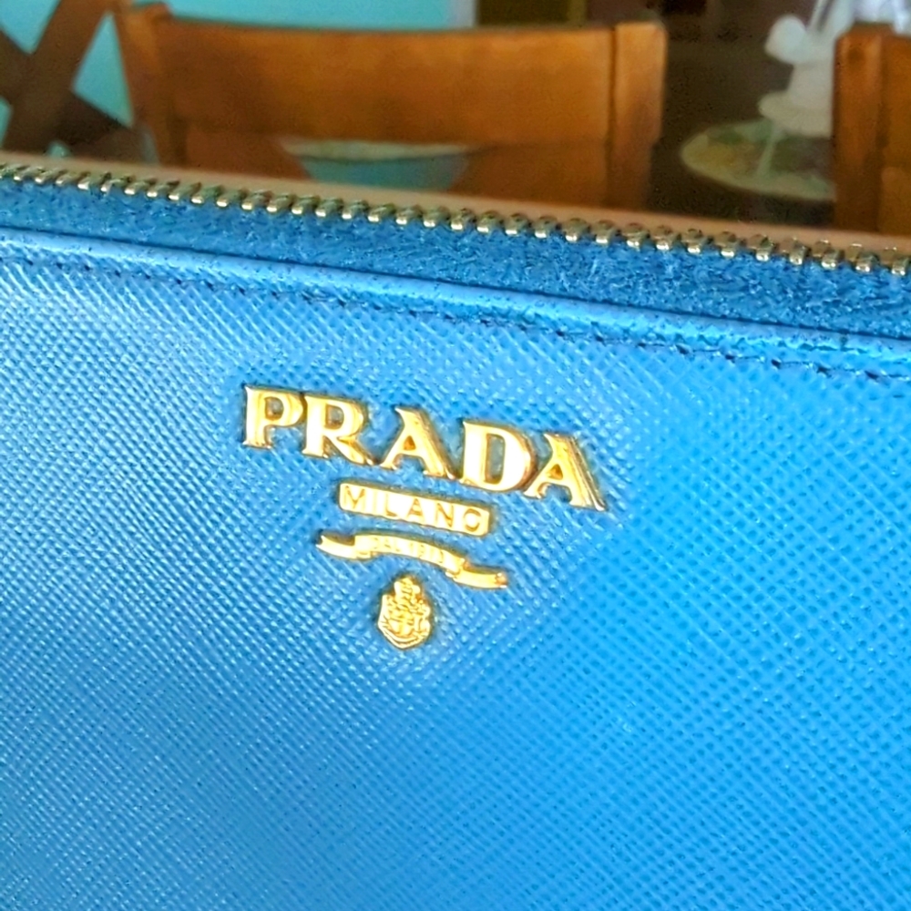 Authentic Pre-owned Prada Saffiano Blue Leather Zip Around Wallet w/COA - Picture 6 of 11